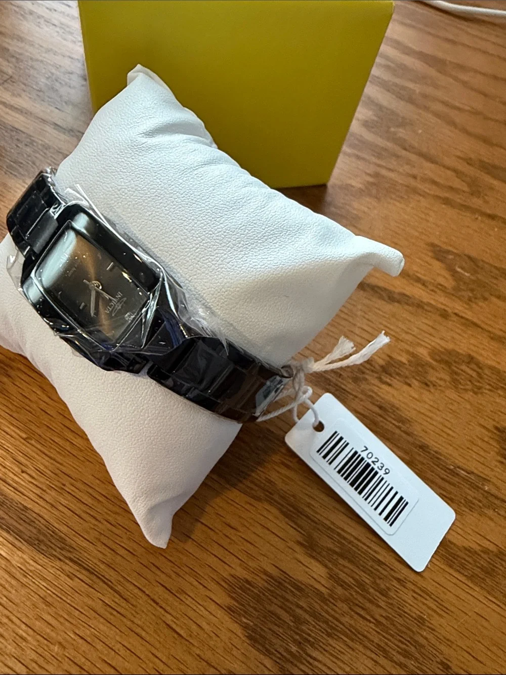 Invicta sleek black